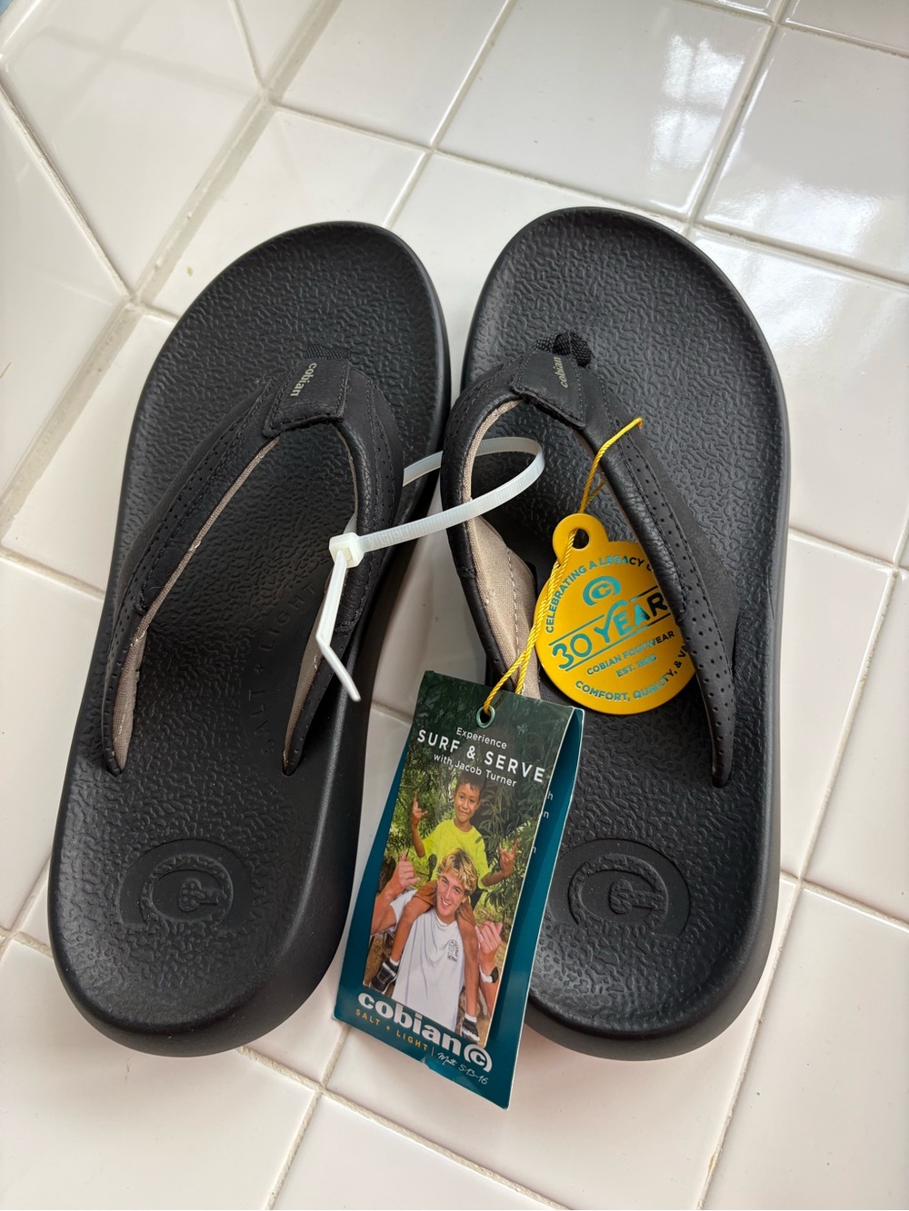 NWT Mens Cobian Salt & Light Compass Black Flip Flop Sandals Size 8